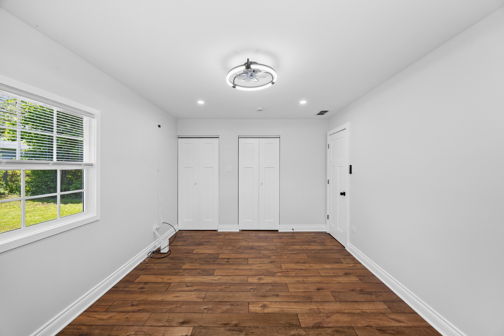 570 Andover Street Chicago Heights, IL 60411 - Photo 15 of 22 a view of an empty room with a window