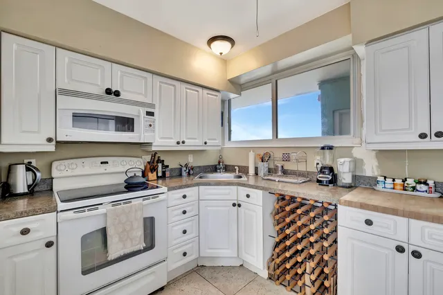 $385,000 | 1900 South Ocean Drive, Unit 1702, Fort Lauderdale, FL 33316