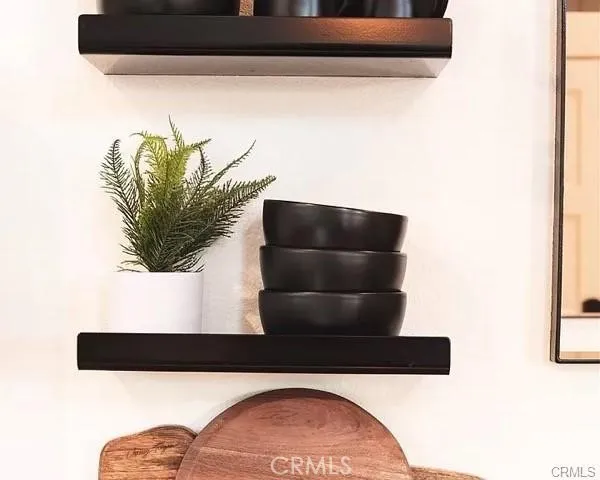 a picture of a dresser