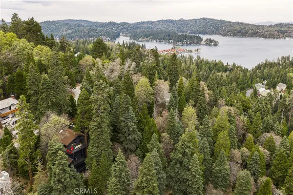 $695,000 | 555 Dover Court, Lake Arrowhead, CA 92352