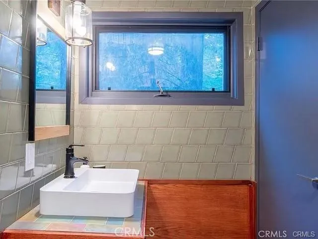a bathroom with a bathtub