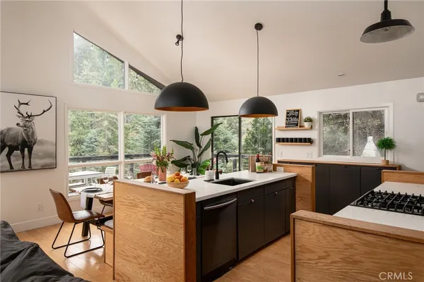 $695,000 | 555 Dover Court, Lake Arrowhead, CA 92352