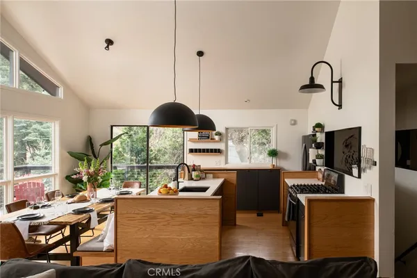 $695,000 | 555 Dover Court, Lake Arrowhead, CA 92352