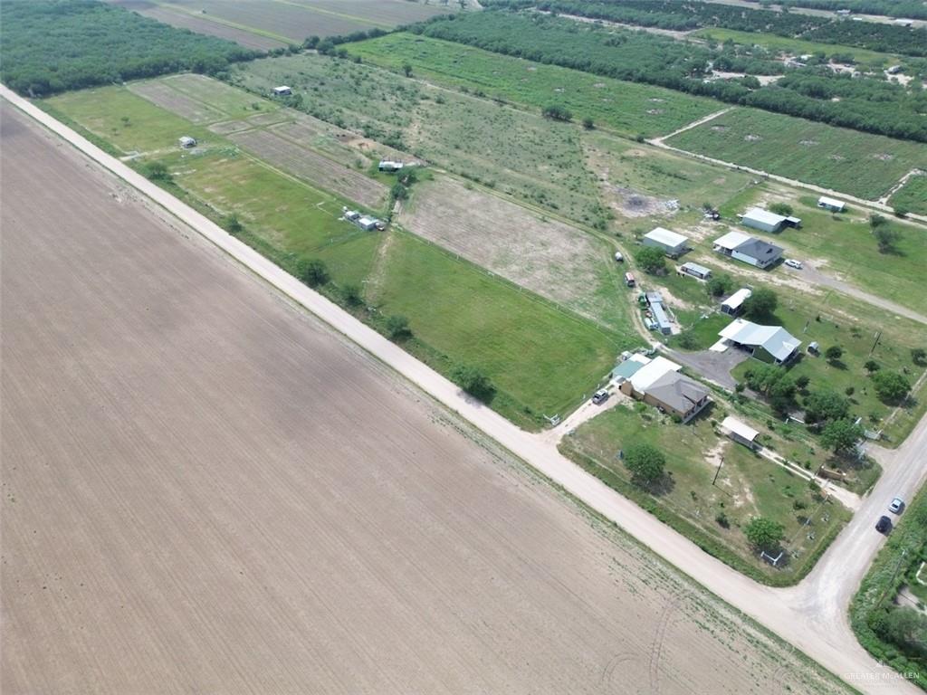23960 North Texan Road Edinburg, TX 78541 - Photo 26 of 31 a view of a garden from a balcony