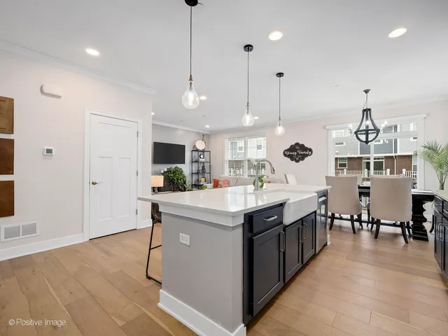 $649,700 | 412 Bluff Avenue, La Grange, IL 60525