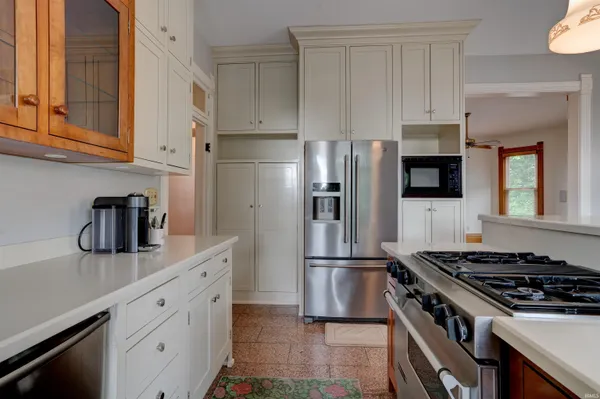 $1,150,000 | 9555 South 475 East, Ferdinand, IN 47532