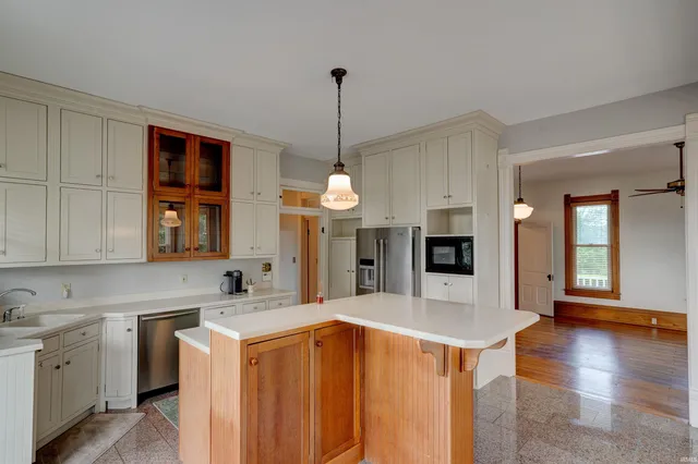 $1,150,000 | 9555 South 475 East, Ferdinand, IN 47532