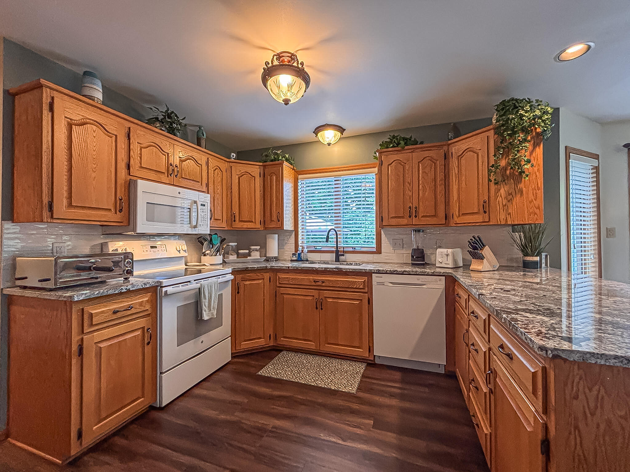 N5833 County Rd F Concord, WI 53178 - Photo 15 of 55 Kitchen
