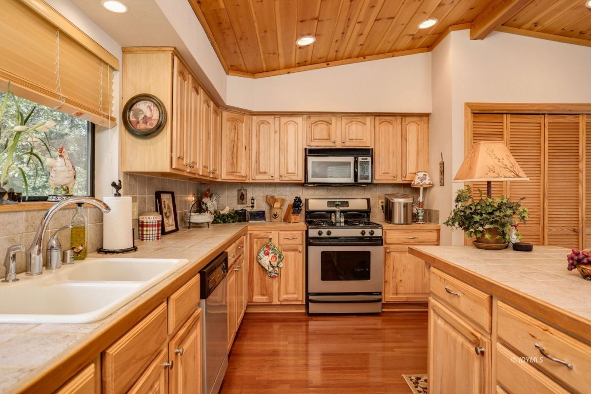 25451 Glen Road Idyllwild, CA 92549 - Photo 16 of 41 Untitled