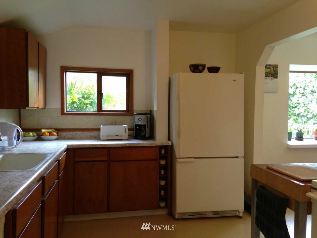 9235 Northeast 175th Street Bothell, WA 98011 - Photo 6 of 15 Gallery Image 6