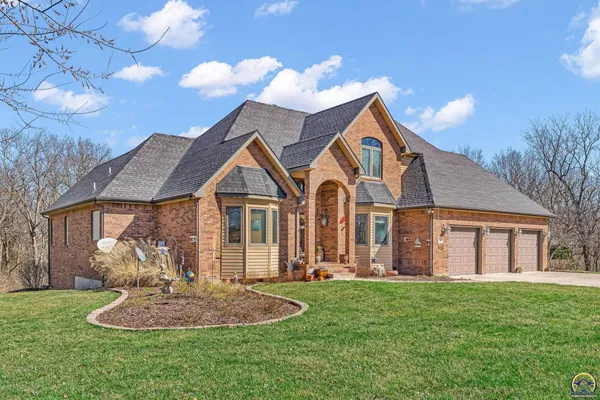 $620,000 | 10125 Saddle Creek Drive, Harveyville, KS 66431