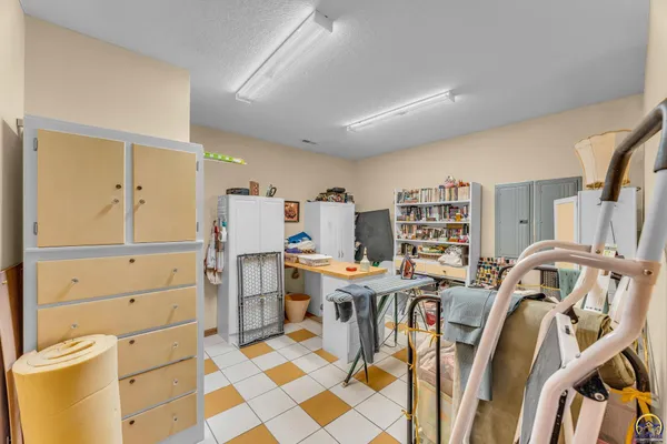 $620,000 | 10125 Saddle Creek Drive, Harveyville, KS 66431