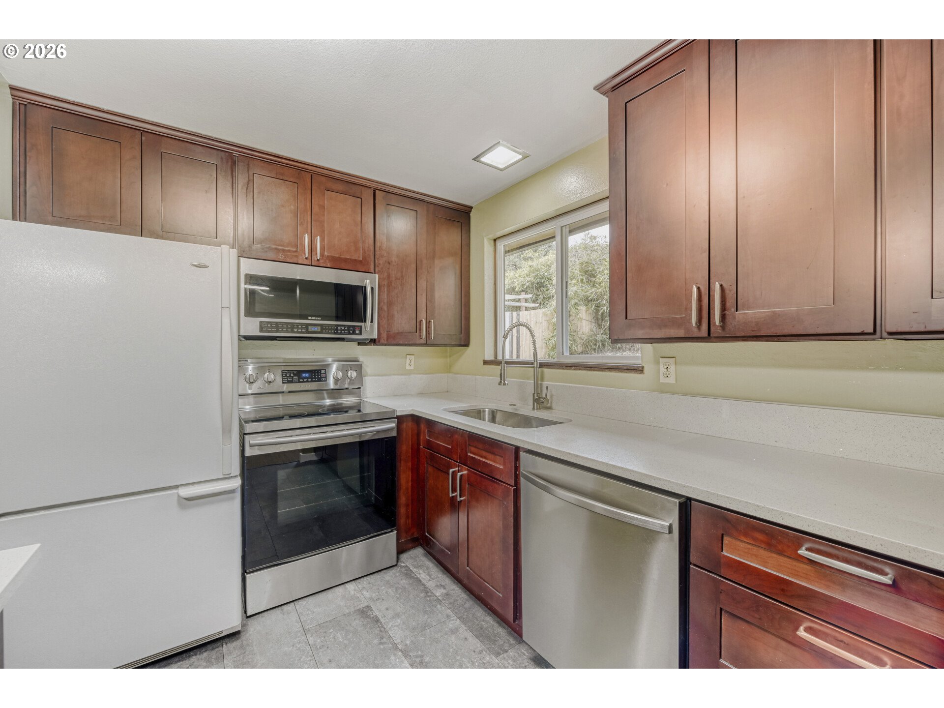 223 Southwest Taylors Ferry Road Portland, OR 97219 - Photo 14 of 33