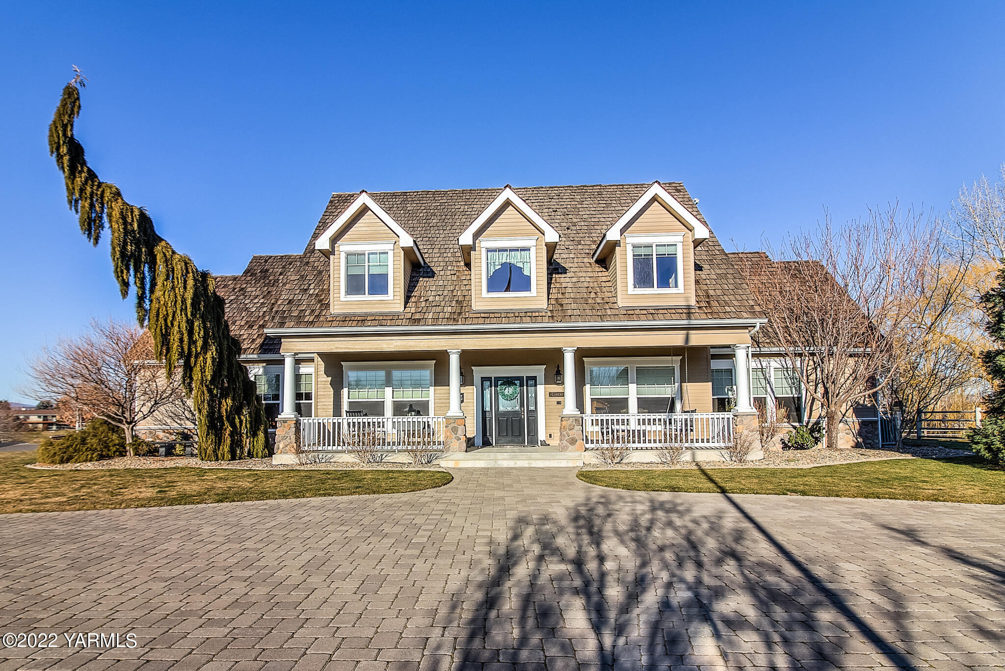 11392 Zier Road Yakima, WA 98908 - Photo 1 of 47 a front view of a house with a yard