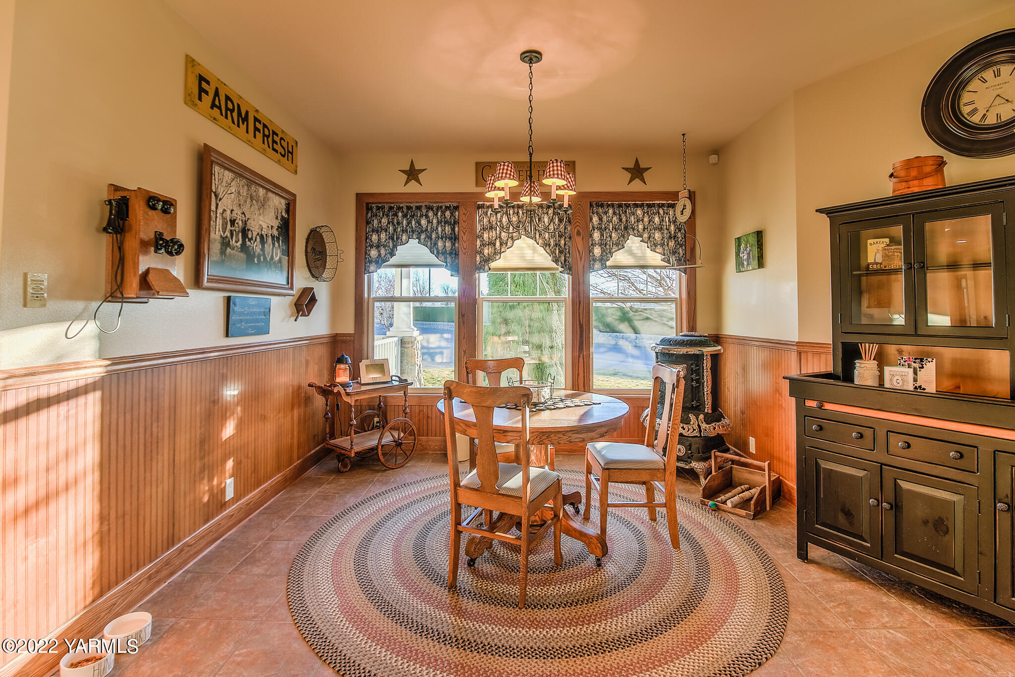 11392 Zier Road Yakima, WA 98908 - Photo 13 of 47 a room with lots of furniture and large windows