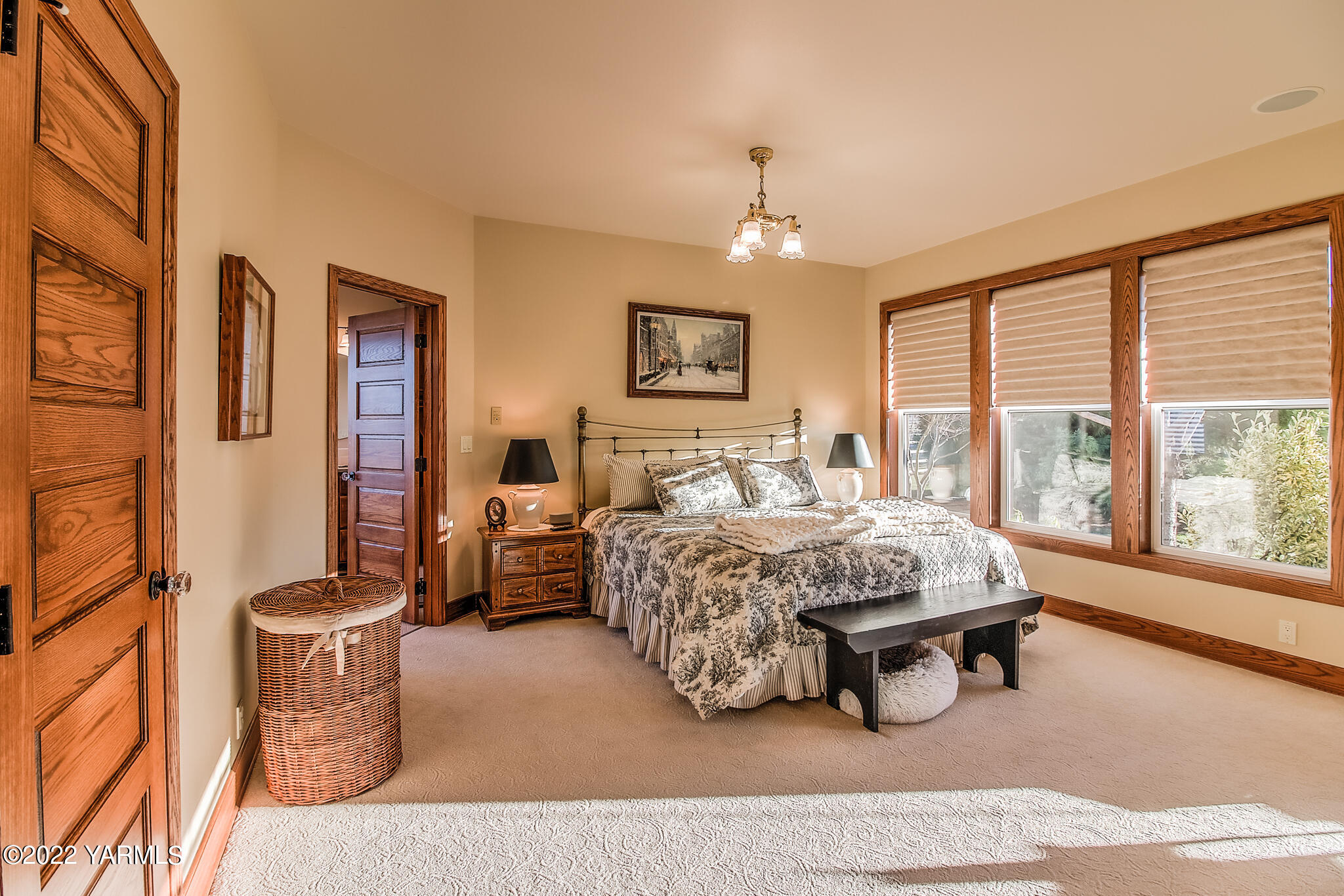 11392 Zier Road Yakima, WA 98908 - Photo 15 of 47 a bedroom with a bed and a couch