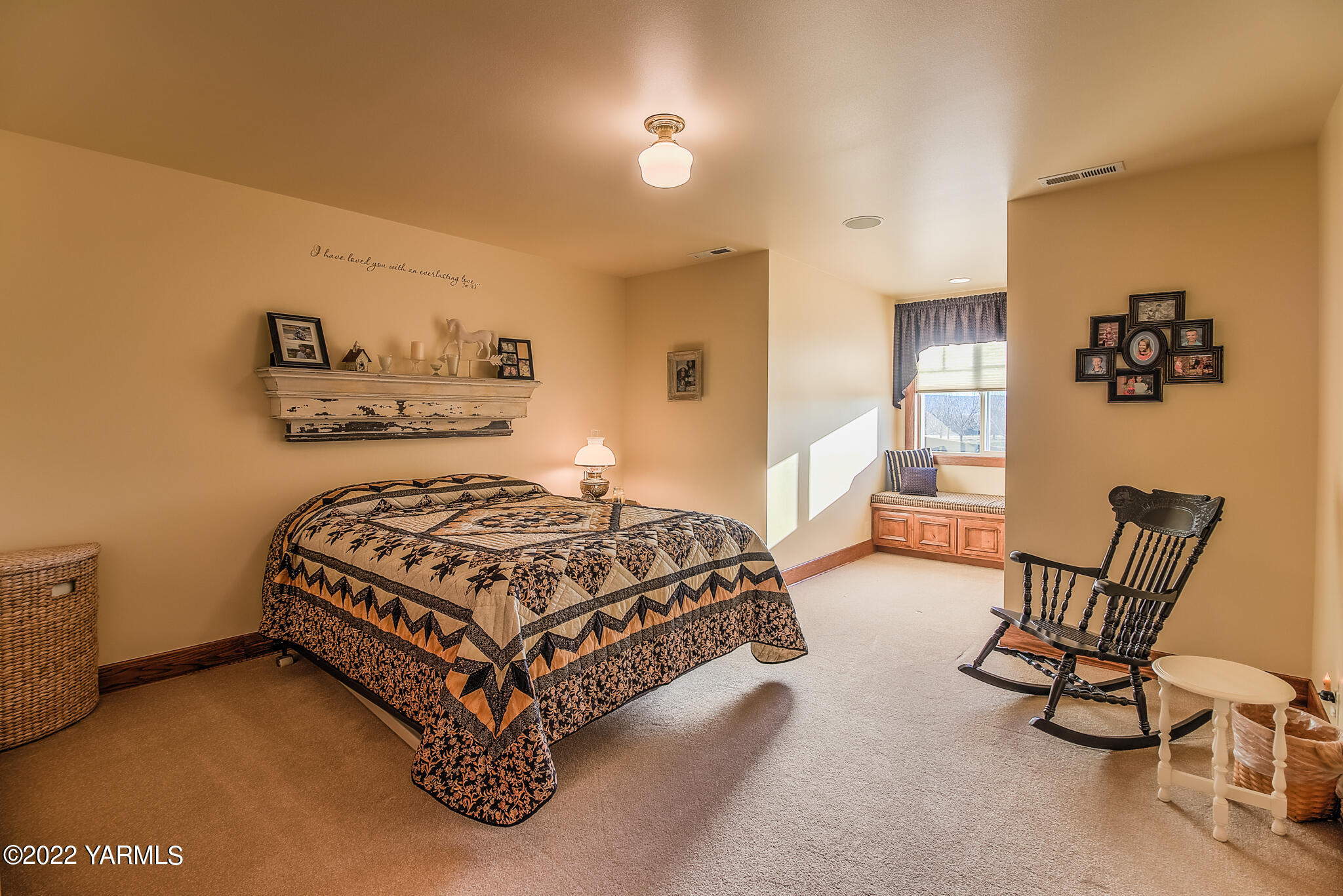 11392 Zier Road Yakima, WA 98908 - Photo 20 of 47 a bedroom with a bed chair and painting on the wall