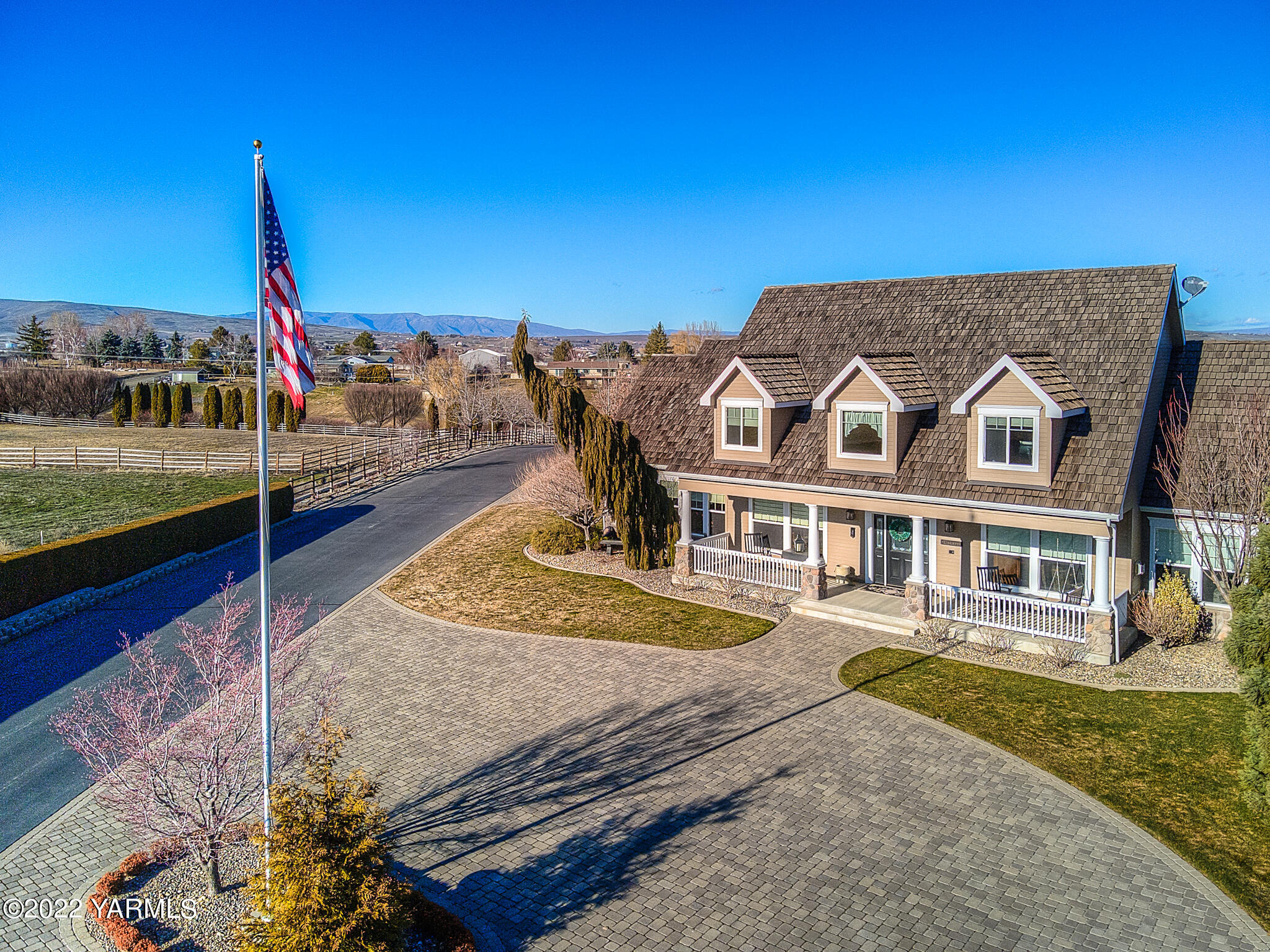 11392 Zier Road Yakima, WA 98908 - Photo 2 of 47 a view of a house with a ocean view