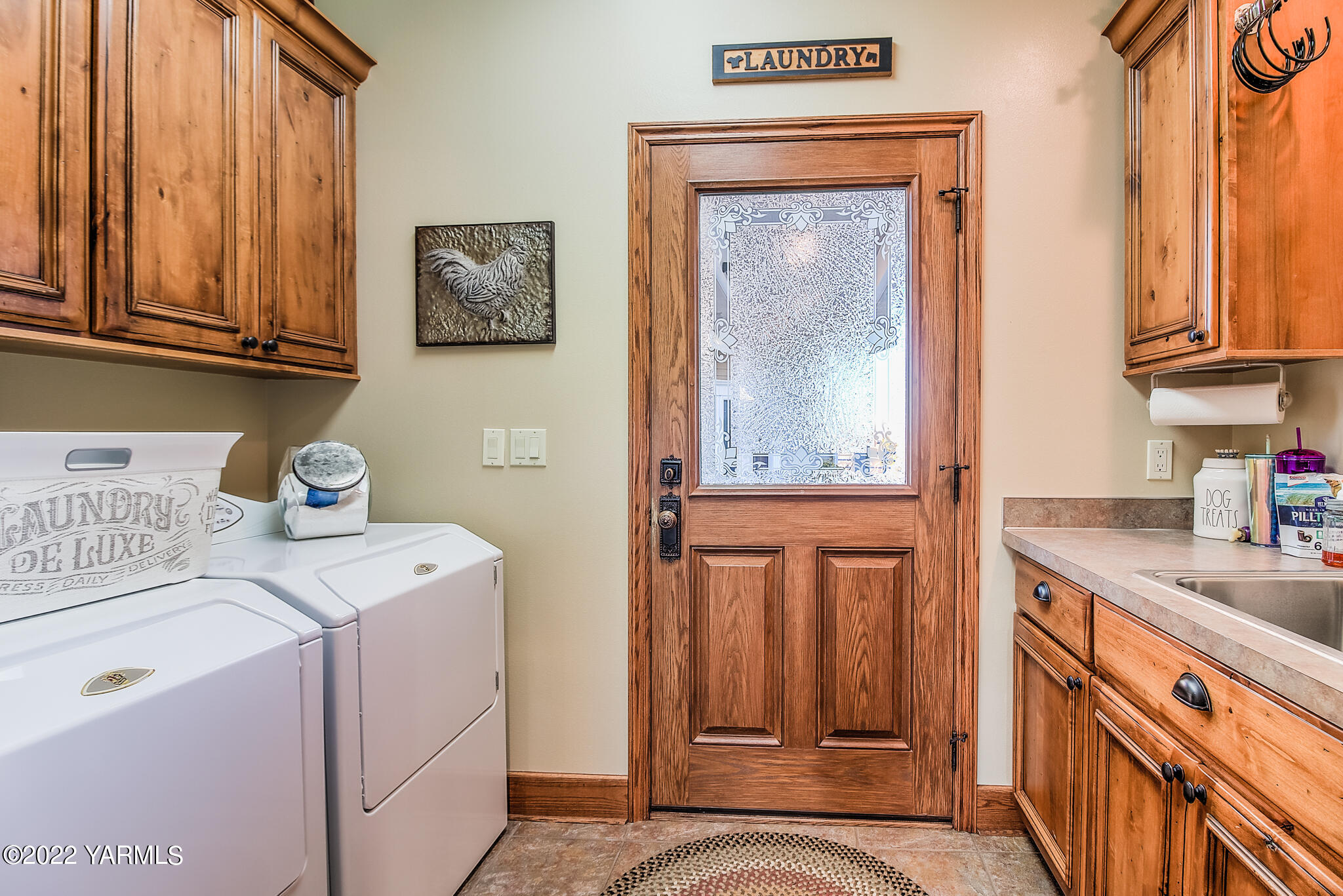 11392 Zier Road Yakima, WA 98908 - Photo 25 of 47 a view of washer and dryer