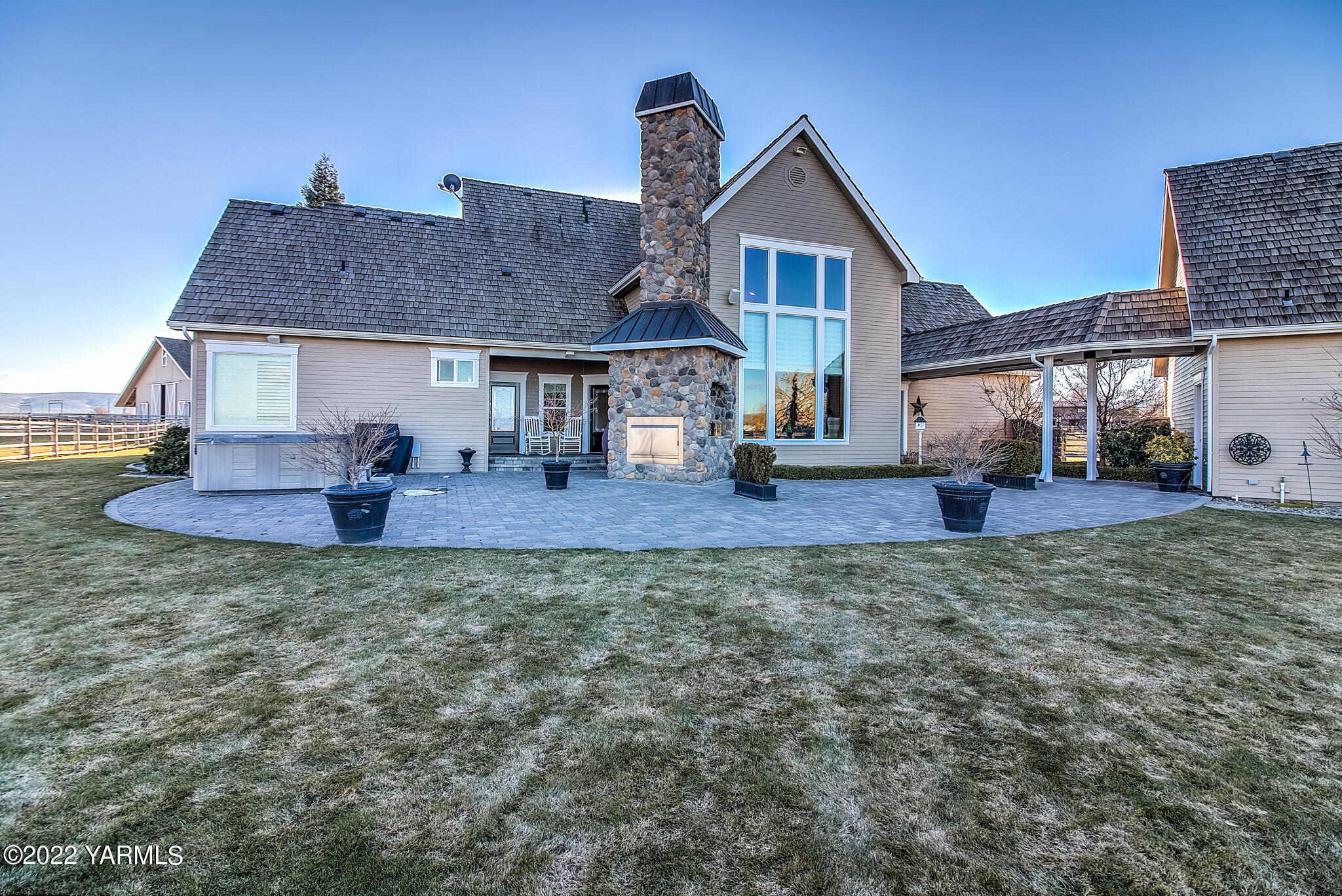 11392 Zier Road Yakima, WA 98908 - Photo 26 of 47 a front view of a house with a yard