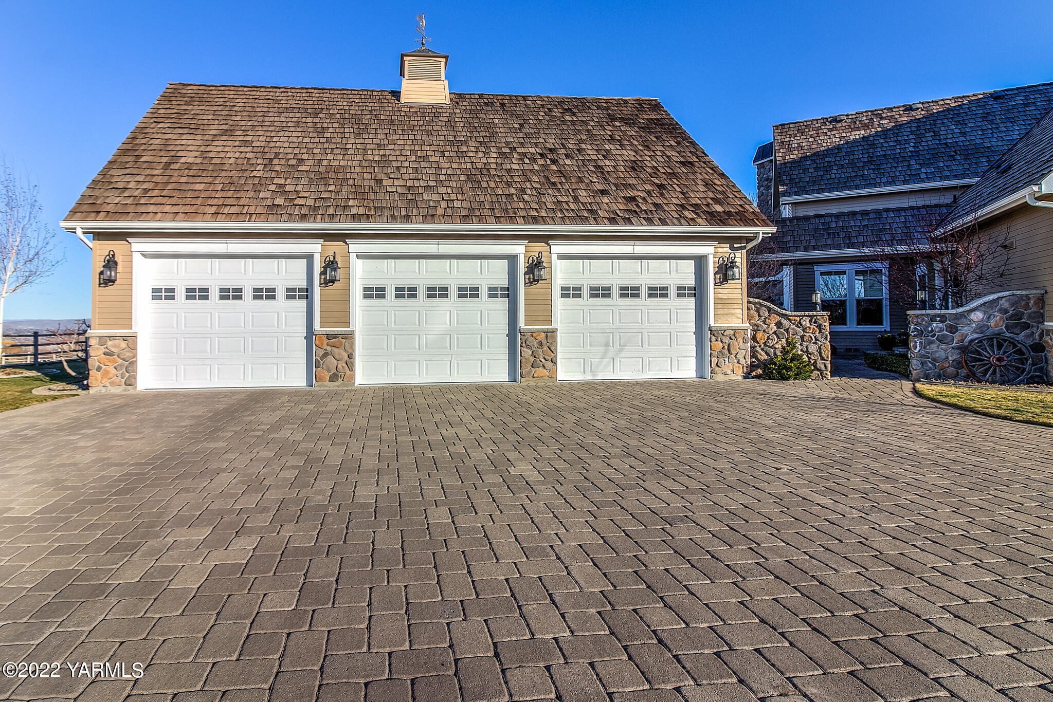 11392 Zier Road Yakima, WA 98908 - Photo 30 of 47 a view of a house with a outdoor space