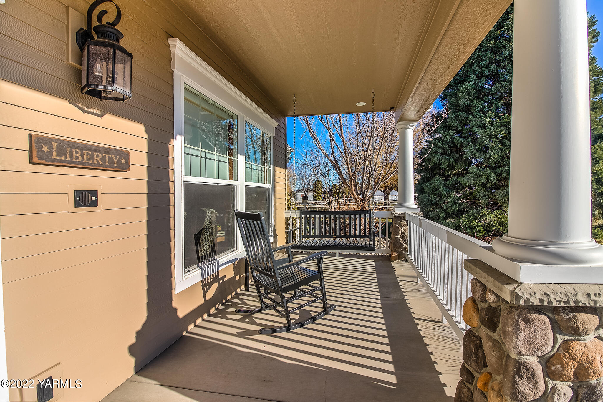 11392 Zier Road Yakima, WA 98908 - Photo 3 of 47 a view of balcony with wooden floor