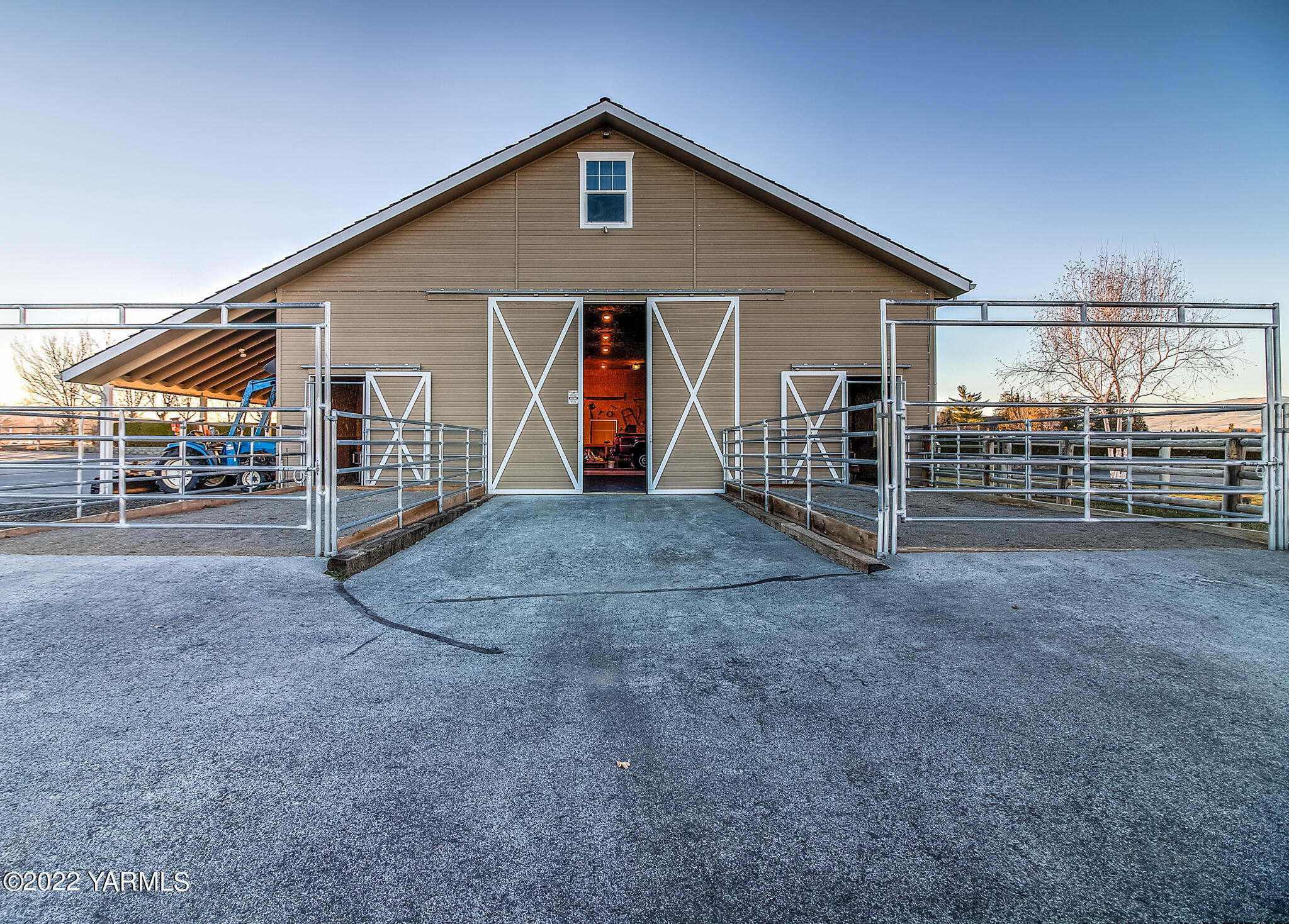 11392 Zier Road Yakima, WA 98908 - Photo 34 of 47 a view of back yard of the house
