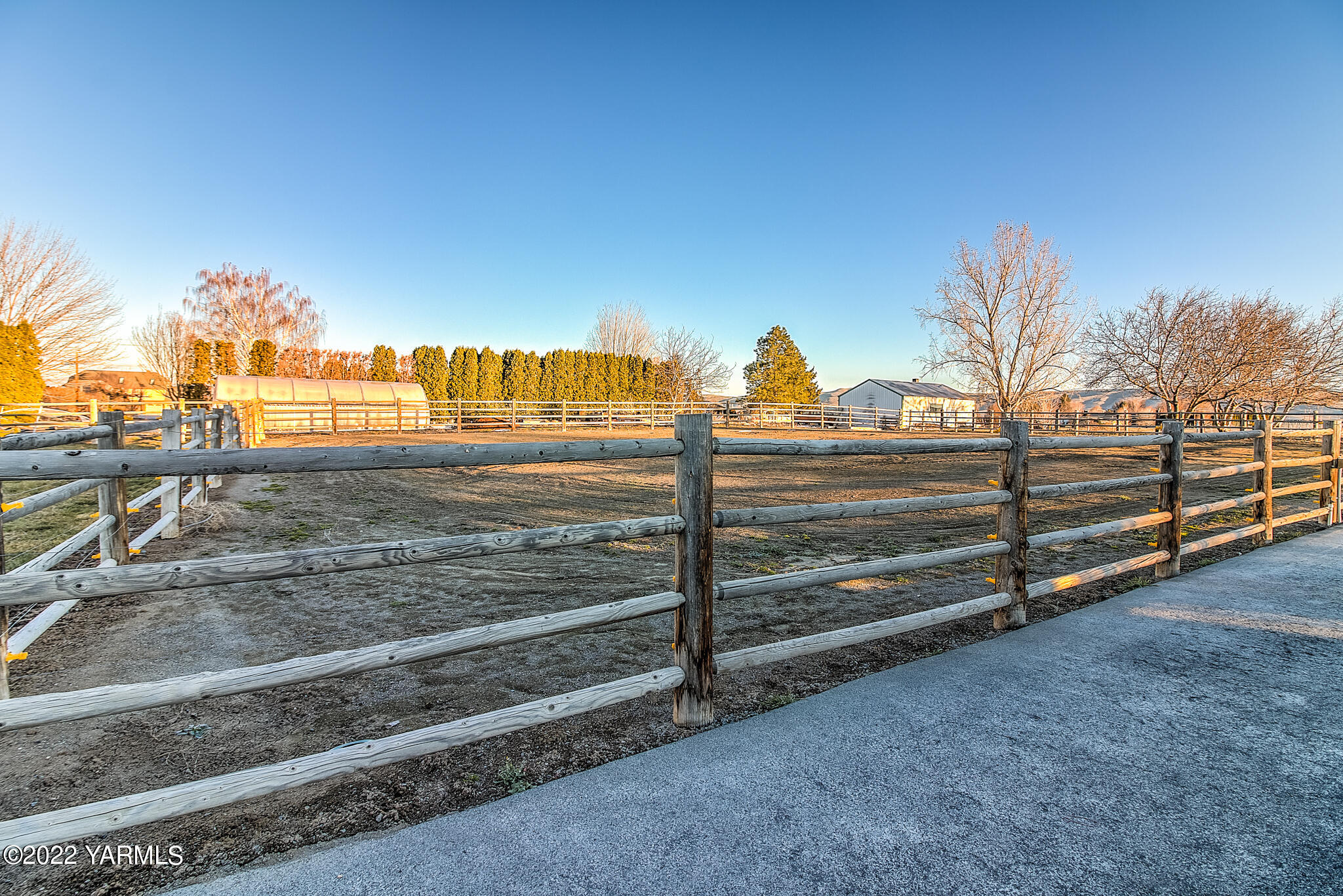 11392 Zier Road Yakima, WA 98908 - Photo 38 of 47 a view of a space deck with mountain