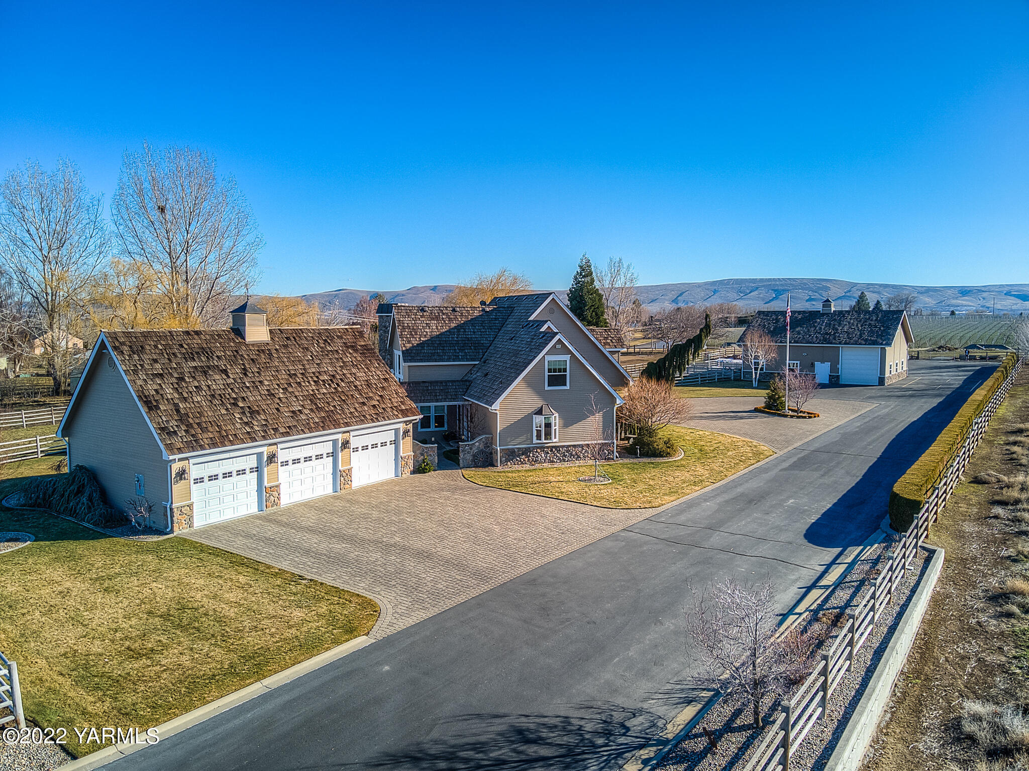 11392 Zier Road Yakima, WA 98908 - Photo 39 of 47 a view of a house with pool and ocean view