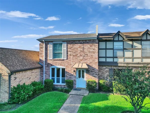 $159,900 | 1320 Town Circle, Unit 1, Baytown, TX 77520