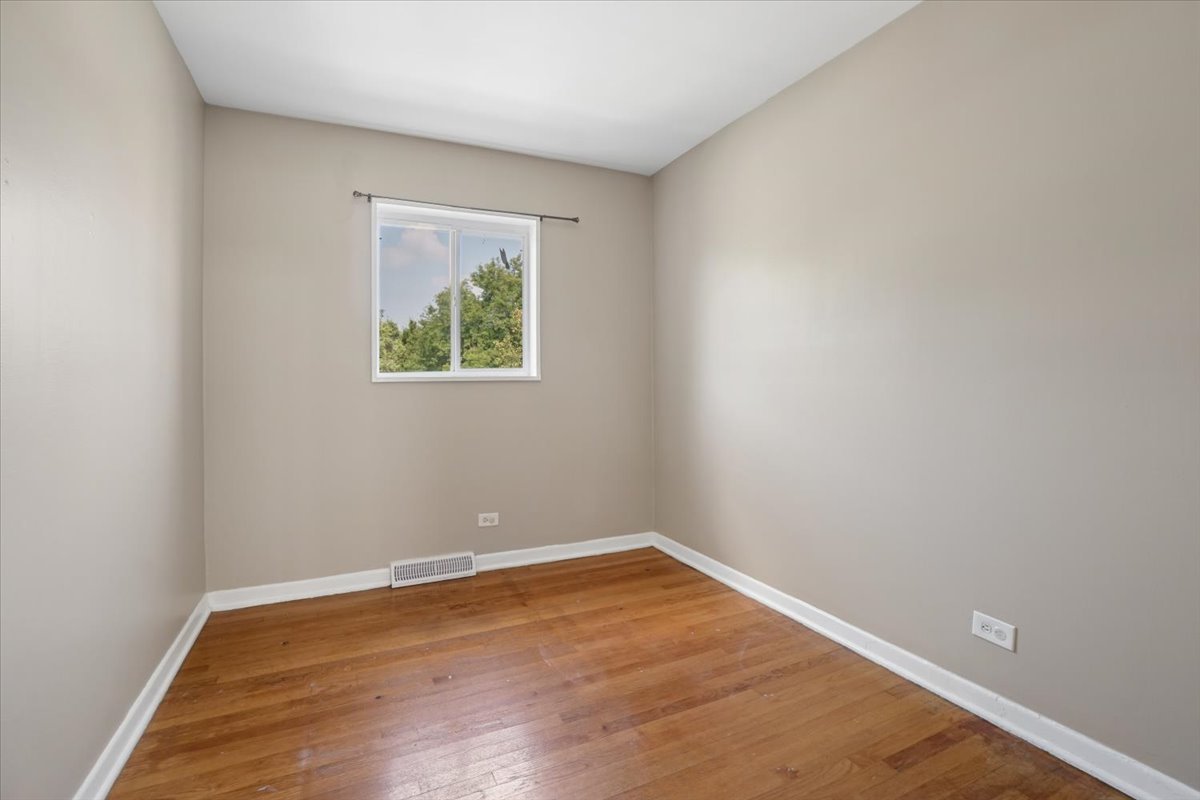 9115 Gross Point Road Skokie, IL 60077 - Photo 9 of 13 Gallery Image 9