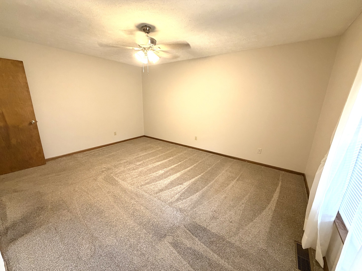 1867 Gragg Street Centralia, IL 62801 - Photo 12 of 30 a view of a big room with a window