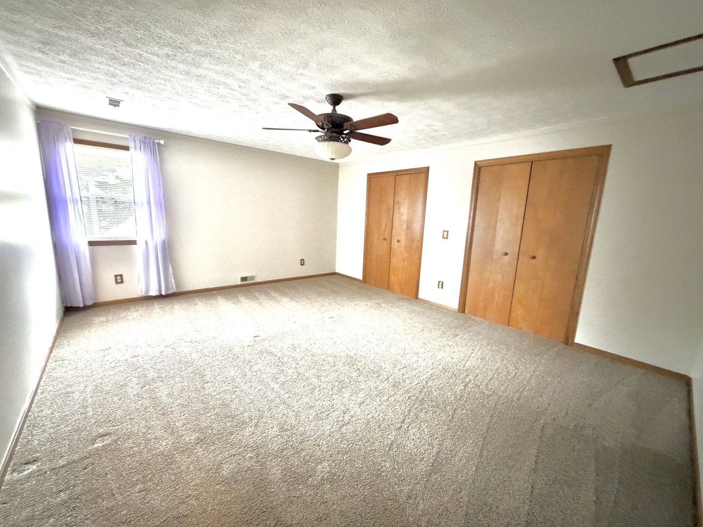 1867 Gragg Street Centralia, IL 62801 - Photo 18 of 30 an empty room with windows and fan