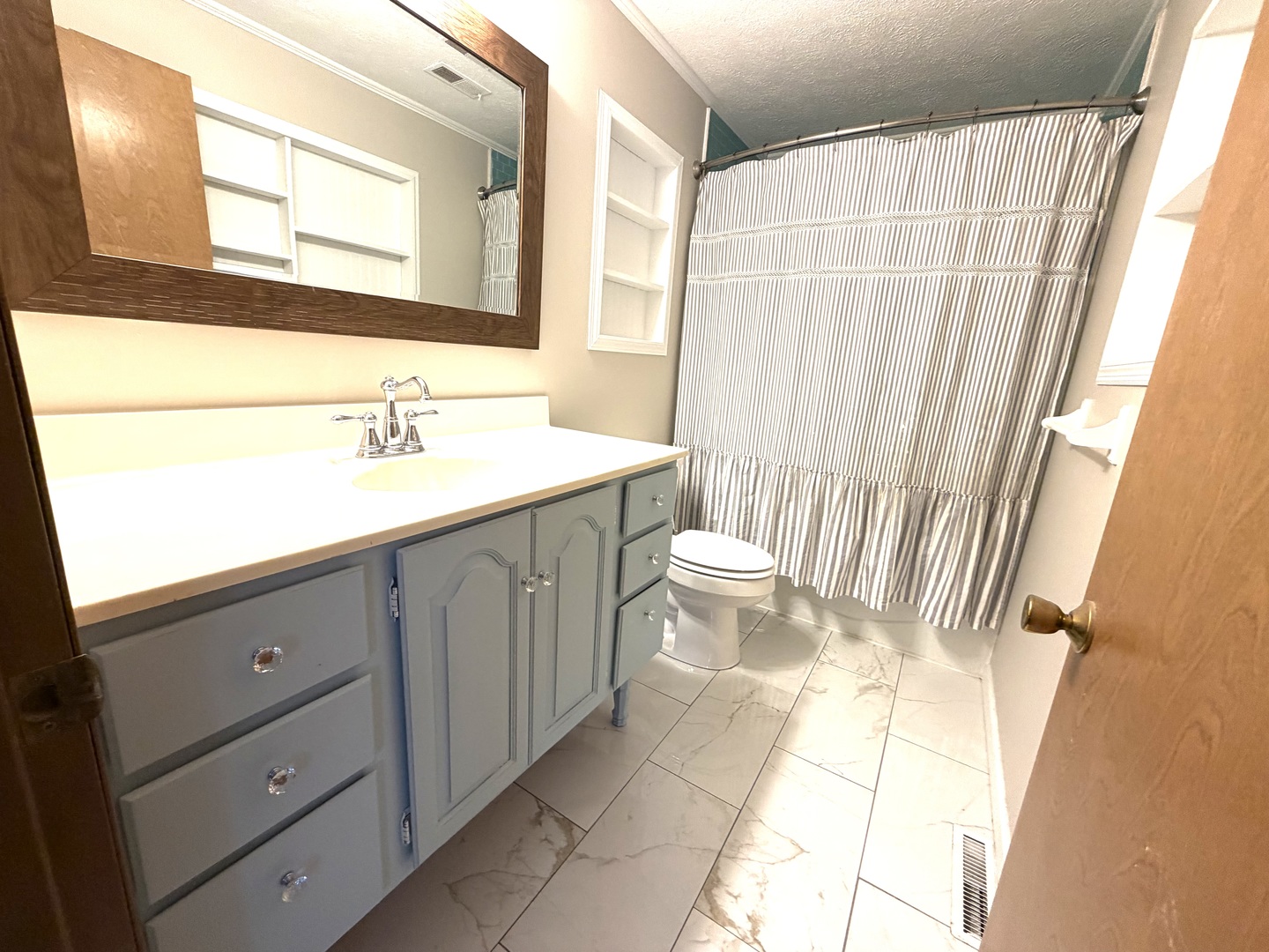 1867 Gragg Street Centralia, IL 62801 - Photo 19 of 30 a bathroom with a sink a toilet and a mirror