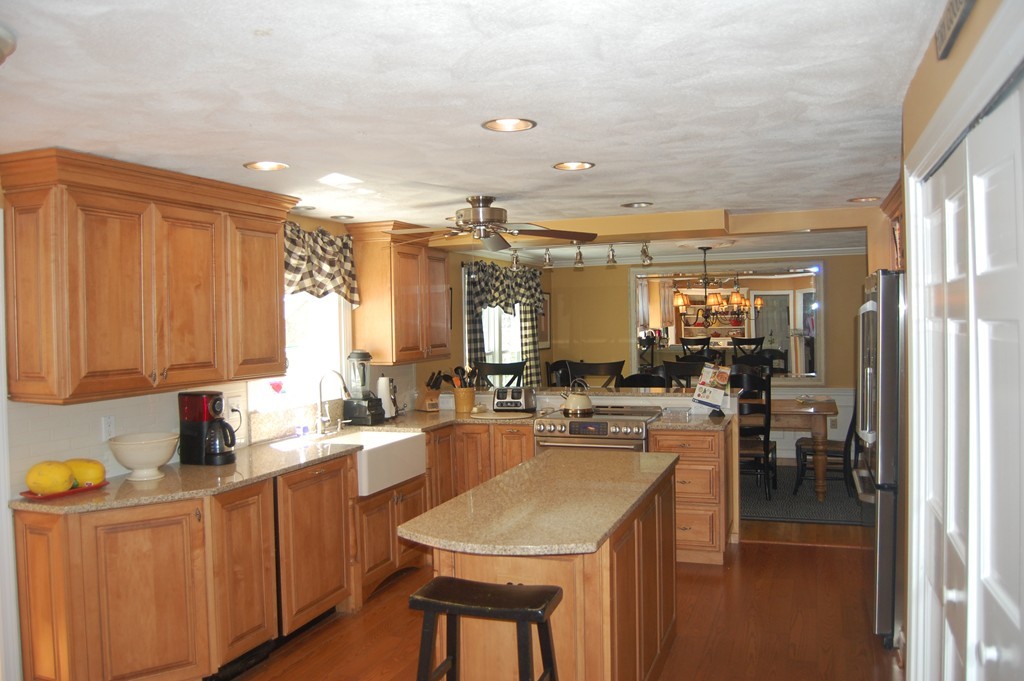 162 Hay Meadow Road North Andover, MA 01845 - Photo 3 of 30 Gallery Image 3