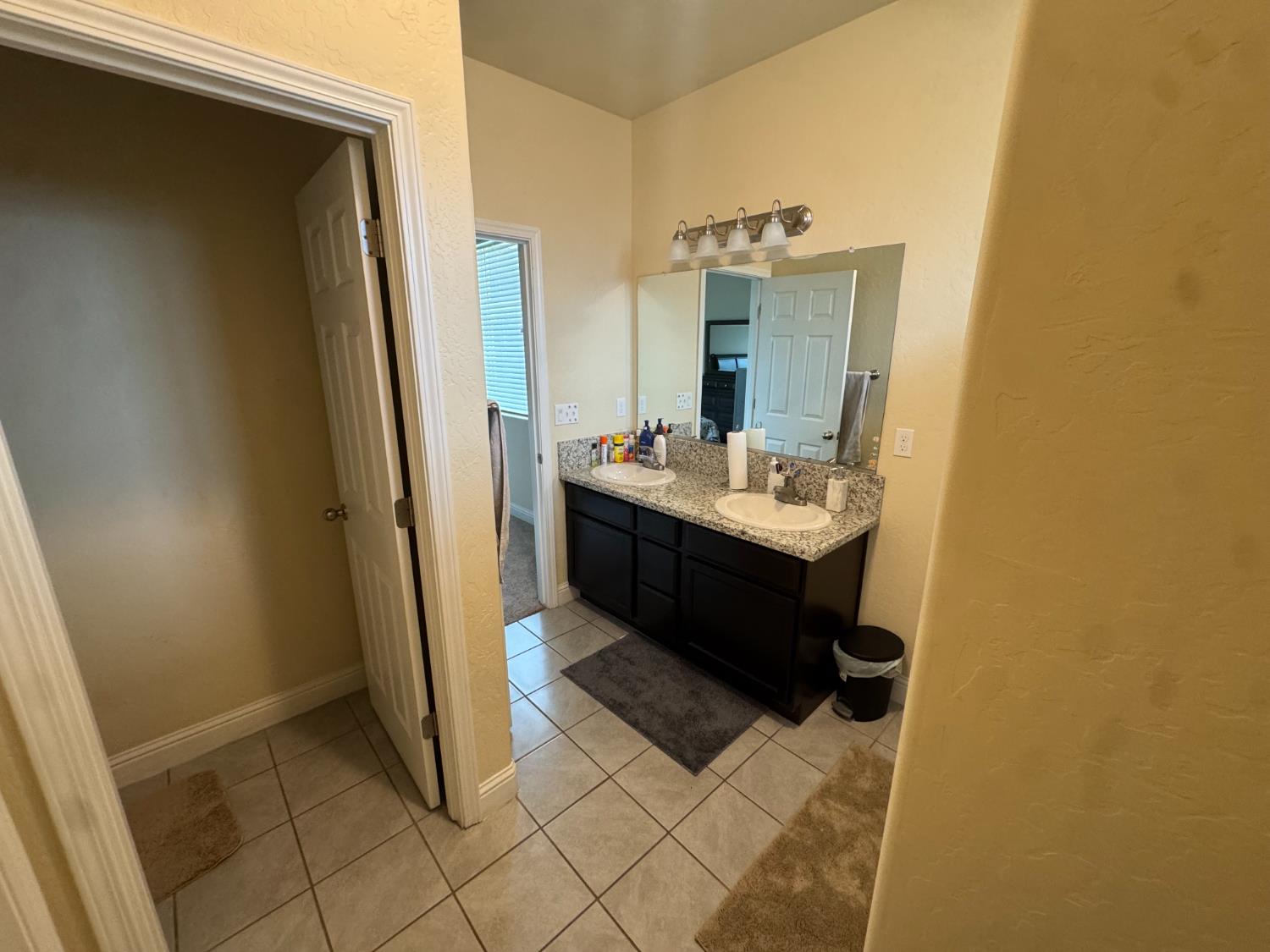 1726 Cleveland Street Selma, CA 93662 - Photo 8 of 15