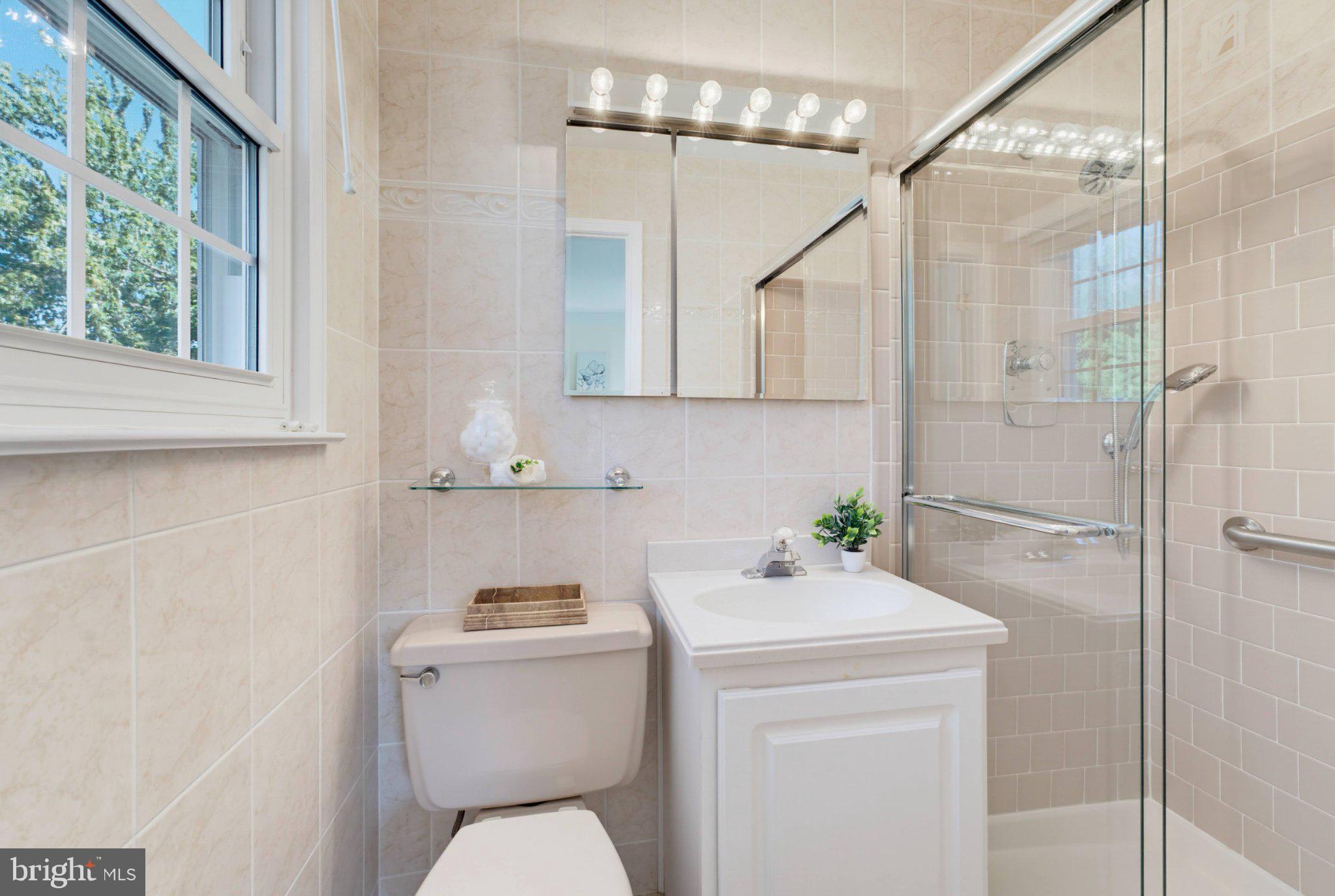 6900 Spur Road Springfield, VA 22153 - Photo 23 of 46 Primary Bathroom