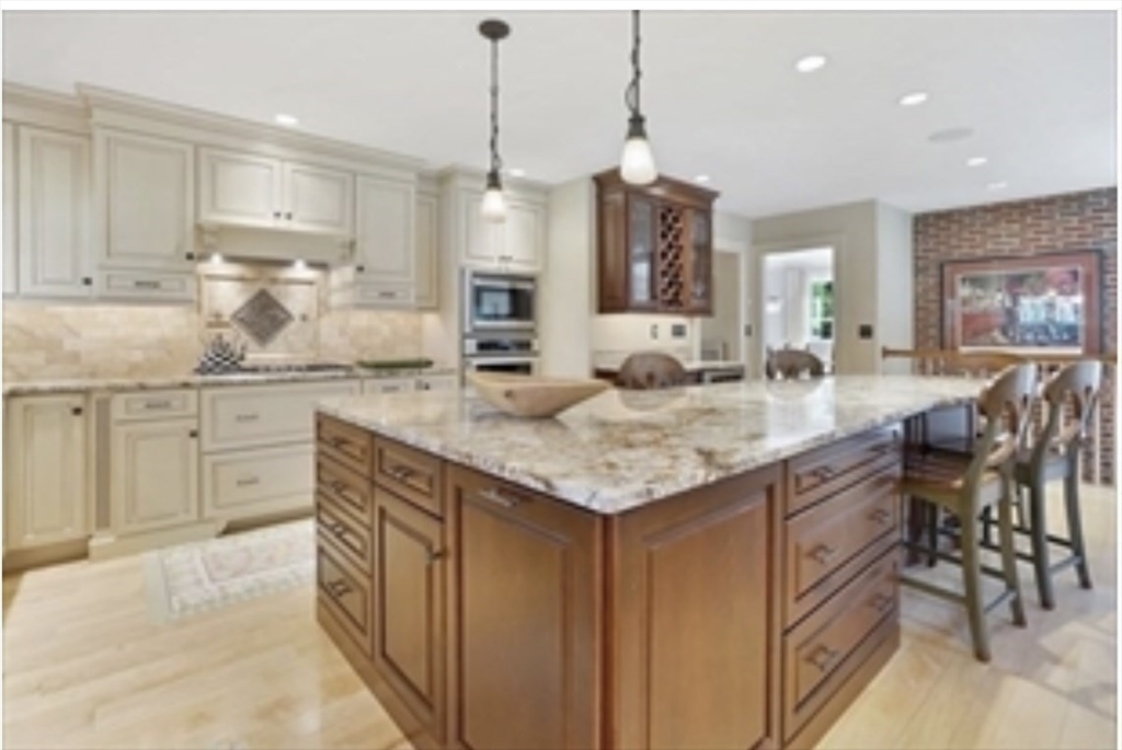70 Dover Road Longmeadow, MA 01106 - Photo 3 of 26