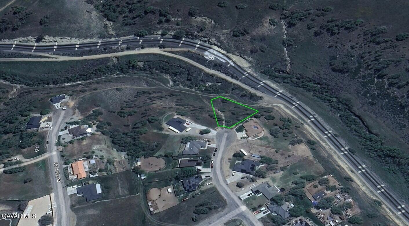 19300 Moon Drive Tehachapi, CA 93561 - Photo 9 of 13 a view of a yard with a yard