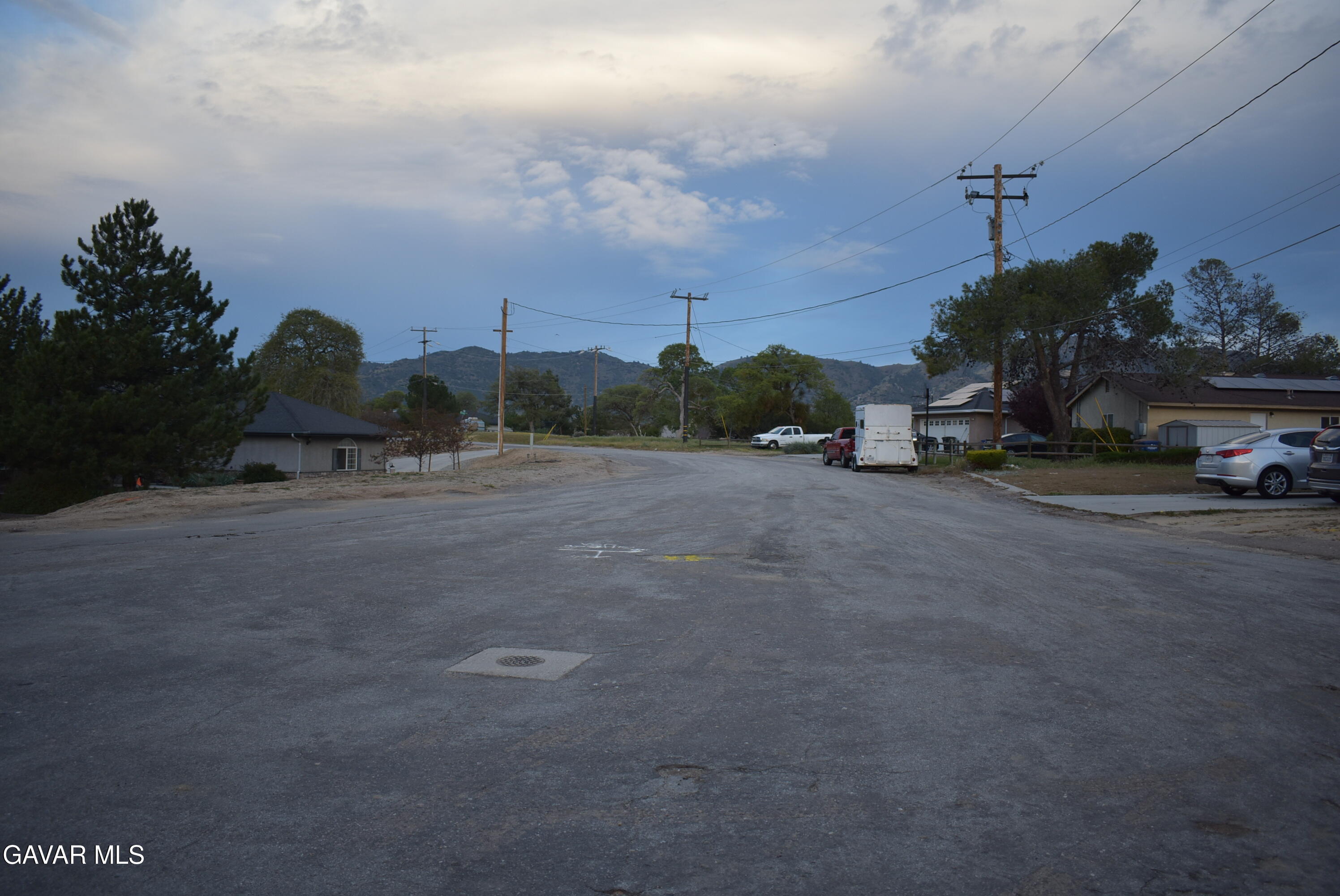 19300 Moon Drive Tehachapi, CA 93561 - Photo 10 of 13 a view of a street