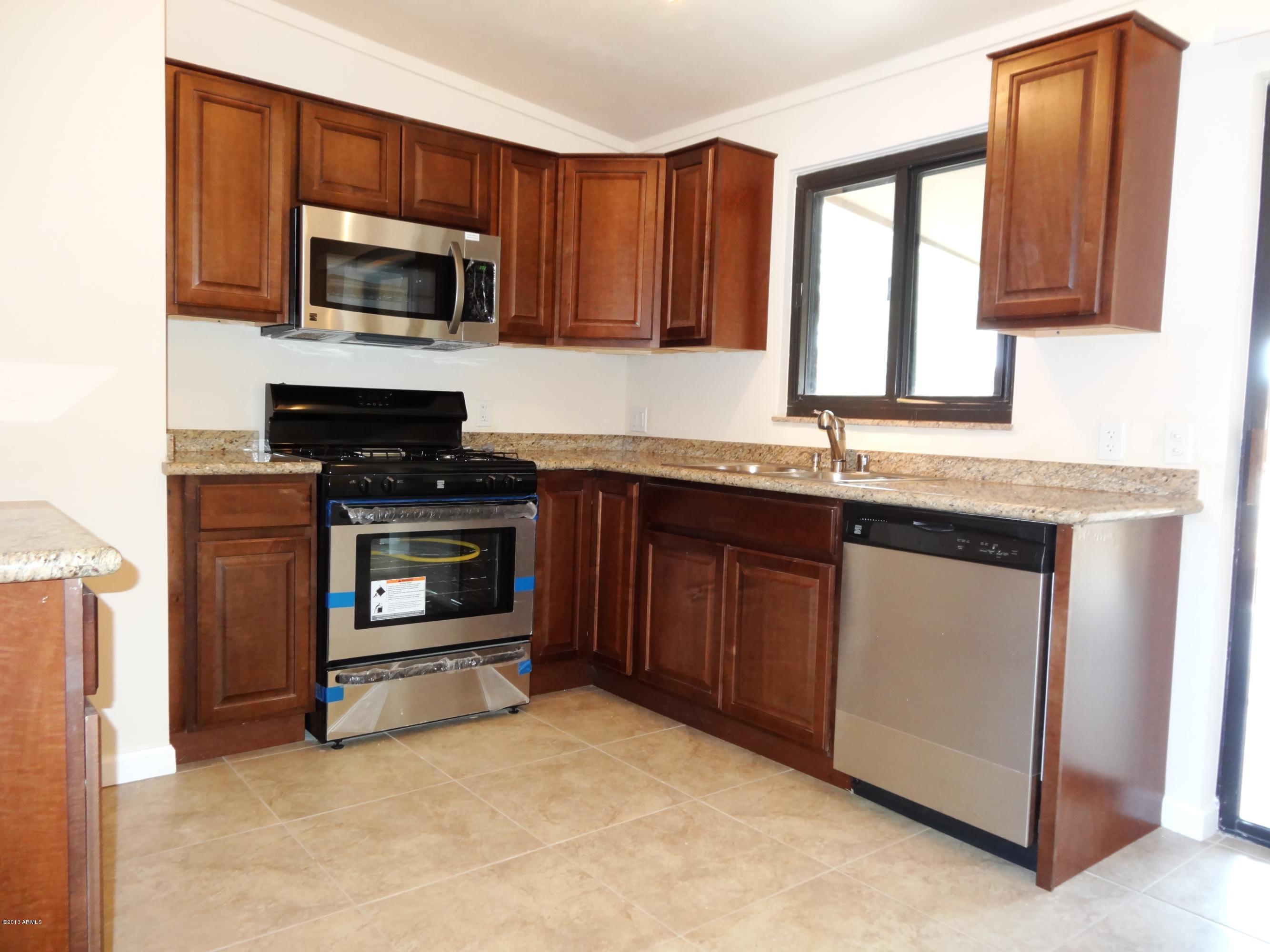 406 South Roberts Road Tempe, AZ 85281 - Photo 9 of 31 089