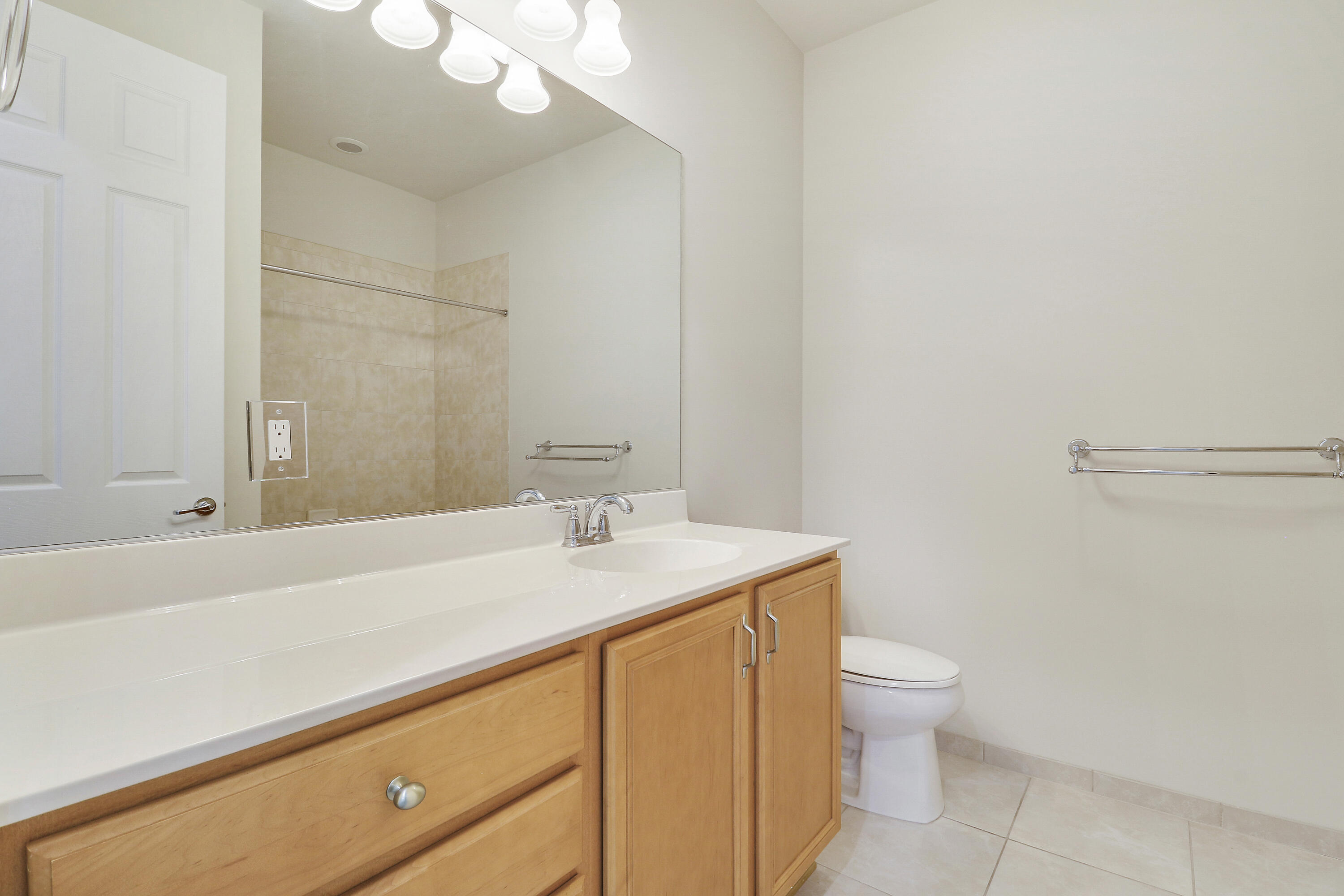 1043 Key Largo Street Jupiter, FL 33458 - Photo 28 of 46 Bathroom 2