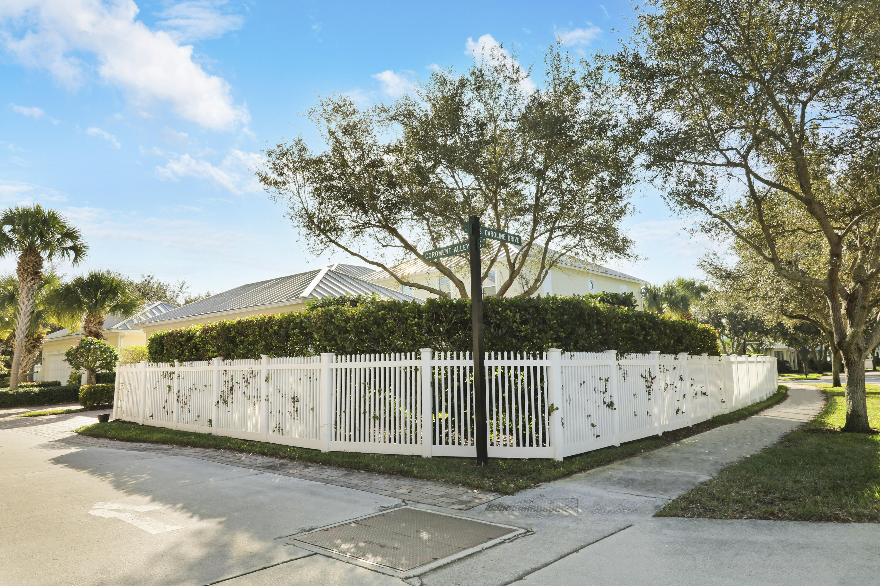 1043 Key Largo Street Jupiter, FL 33458 - Photo 41 of 46 Side Fenced Yard