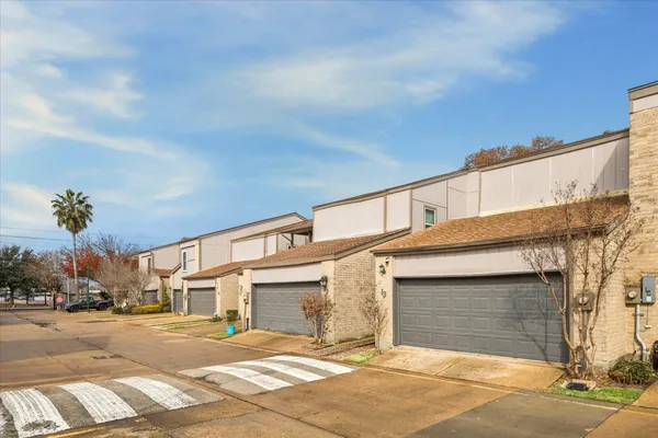$1,850 | 880 Tully Street, Unit 13, Houston, TX 77079