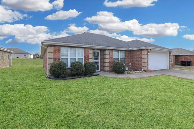 $259,900 | 1722 Sunset Drive, Warrensburg, MO 64093