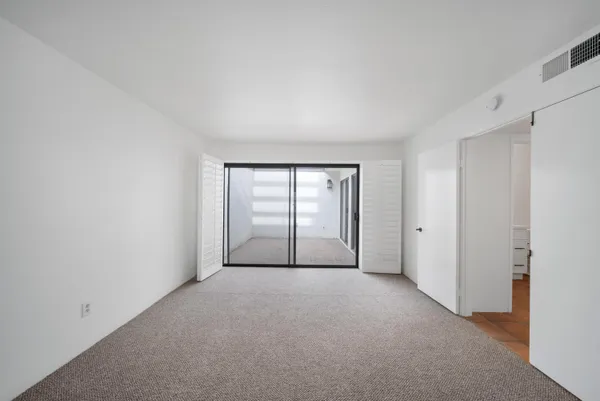 a view of empty room with window