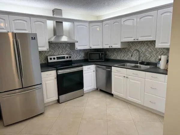 $2,695 | 9256 Sable Ridge Circle, Unit D, Boca Raton, FL 33428