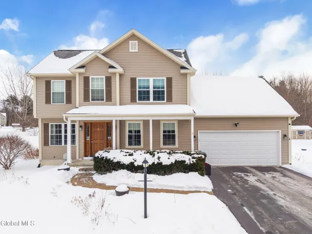 $675,000 | 6 Foxglove Way, Ballston Spa, NY 12020