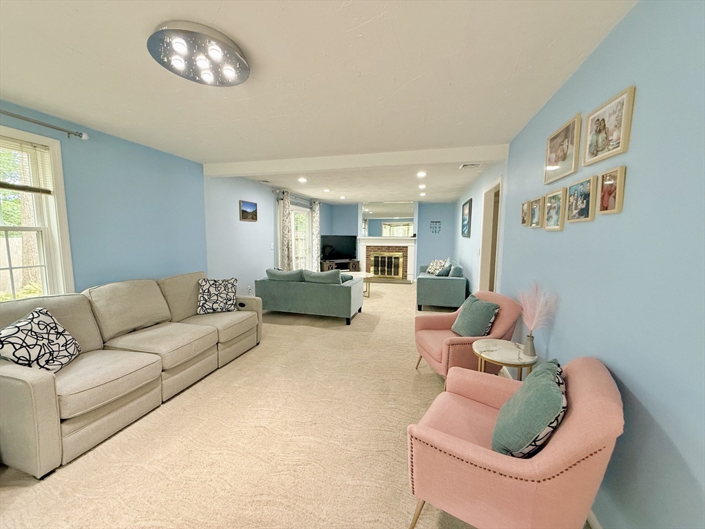 25 Homeward Lane, Unit 25 Natick, MA 01760 - Photo 4 of 16 a living room with furniture