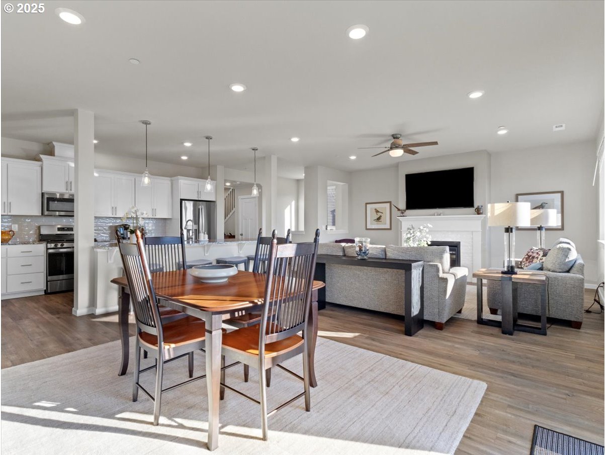 6684 North 89th Loop Camas, WA 98607 - Photo 11 of 44 a dining room with a table and chairs
